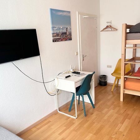 Gemuetliche Privatzimmer Mit Geteiltem Bad, Kueche Und Garten Munich Exterior photo